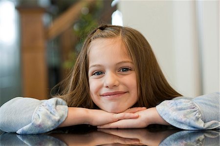 simsearch:640-03257223,k - USA, portrait de Alpine, Utah, fille (8-9) souriant Photographie de stock - Premium Libres de Droits, Code: 640-03256852