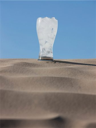 fresh glass of ice water - USA, Utah, Little Sahara, glass of ice cold water in desert Stock Photo - Premium Royalty-Free, Code: 640-03257031