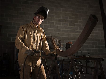 soldador (hombre y mujer) - USA, Utah, Orem, welder in workshop, portrait Foto de stock - Sin royalties Premium, Código: 640-03257094