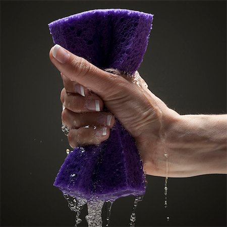 simsearch:640-03257126,k - Young woman's hand squeezing wet sponge Fotografie stock - Premium Royalty-Free, Codice: 640-03257109