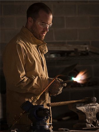 USA, Utah, Orem, welder using torch Foto de stock - Sin royalties Premium, Código: 640-03257239