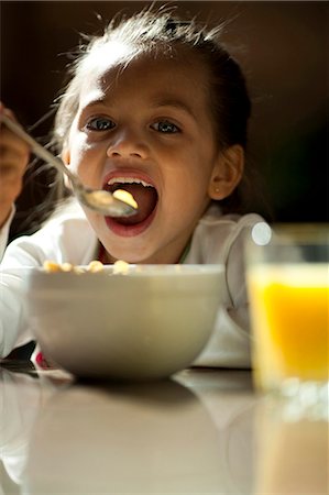 USA, Utah, Orem, portrait of girl (8-9) eating Stock Photo - Premium Royalty-Free, Code: 640-03257396