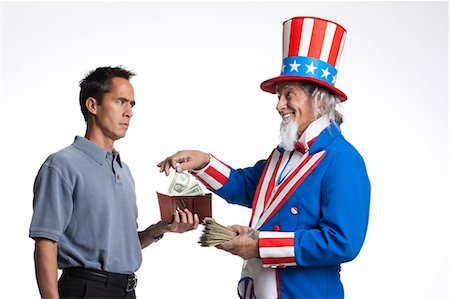 Mann in Uncle Sam Kostüm nehmen Geld von anderen Mann, Studioaufnahme Stockbilder - Premium RF Lizenzfrei, Bildnummer: 640-03257632