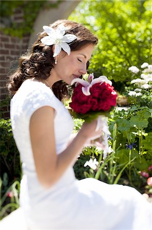 Woman posing in garden Stock Photo - Premium Royalty-Free, Code: 640-03257801