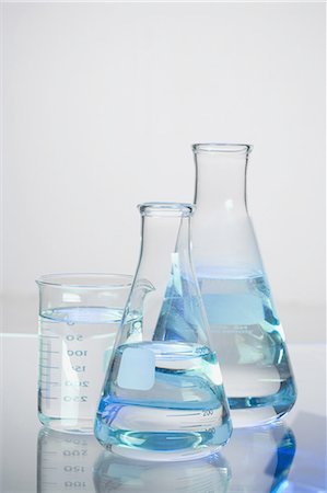 Beakers Foto de stock - Royalty Free Premium, Número: 640-03258070