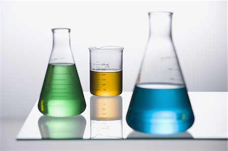 sustancia química - Beaker and flasks Foto de stock - Sin royalties Premium, Código: 640-03258392