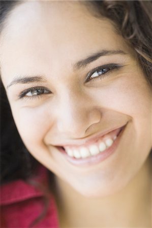 simsearch:640-03255699,k - Woman smiling Foto de stock - Sin royalties Premium, Código: 640-03258471