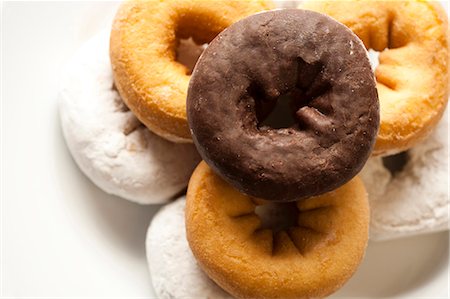 simsearch:640-03259003,k - Donuts Photographie de stock - Premium Libres de Droits, Code: 640-03258996