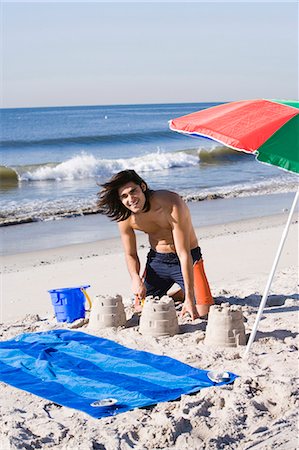simsearch:640-03258825,k - Man building a sand castle Stock Photo - Premium Royalty-Free, Code: 640-03259164