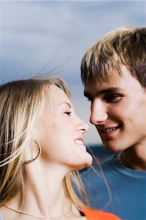 simsearch:640-03258645,k - Couple souriant Photographie de stock - Premium Libres de Droits, Code: 640-03259182