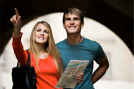 simsearch:640-03259856,k - Couple reading a map Stock Photo - Premium Royalty-Free, Code: 640-03259193