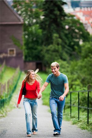 simsearch:640-03259856,k - Couple walking and holding hands Stock Photo - Premium Royalty-Free, Code: 640-03259211