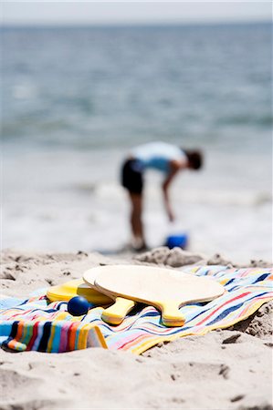 simsearch:640-03259235,k - Paddles on a towel at the beach Stock Photo - Premium Royalty-Free, Code: 640-03259231