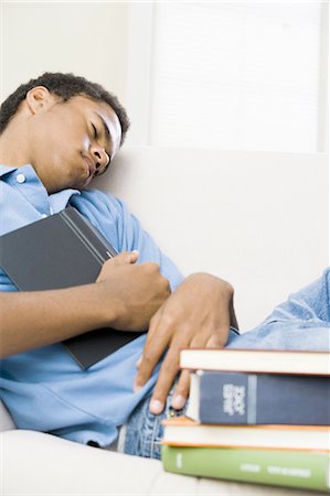 Teenage boy who fell asleep reading Foto de stock - Sin royalties Premium, Código: 640-03259621
