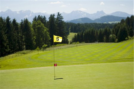 Golf hole number five Foto de stock - Sin royalties Premium, Código: 640-03259723