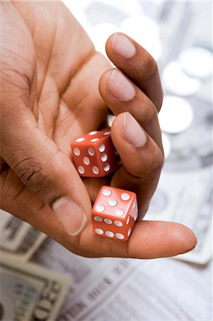 Man's hand rolling a pair of dice Foto de stock - Sin royalties Premium, Código: 640-03259963