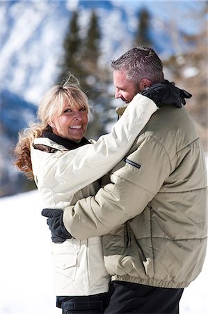simsearch:640-03264284,k - A couple outside in the snow Stock Photo - Premium Royalty-Free, Code: 640-03264208