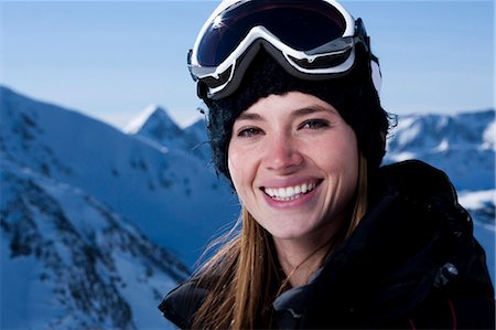 ski hats - Woman outside in the snow Foto de stock - Sin royalties Premium, Código: 640-03264228