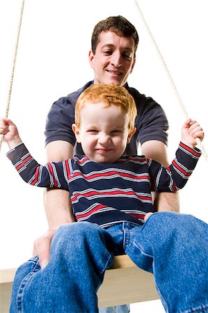 Père et fils avec balançoire Photographie de stock - Premium Libres de Droits, Code: 640-03264448