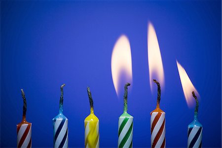 Six burning birthday candles Foto de stock - Sin royalties Premium, Código: 640-03264759