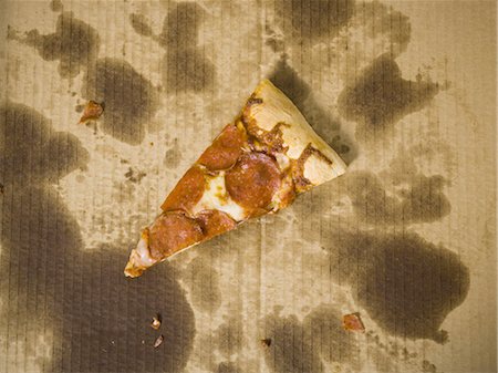 Dernière tranche de pizza dans une boîte Photographie de stock - Premium Libres de Droits, Code: 640-03265201