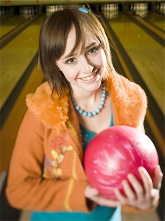 simsearch:640-03265586,k - Portrait of a teenage girl holding a bowling ball Stock Photo - Premium Royalty-Free, Code: 640-03265548
