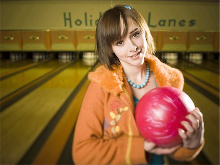 simsearch:640-03265586,k - Portrait of a teenage girl holding a bowling ball Stock Photo - Premium Royalty-Free, Code: 640-03265550