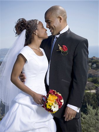 Nahaufnahme von einer Braut und Bräutigam beieinander stehen Stockbilder - Premium RF Lizenzfrei, Bildnummer: 640-03265672