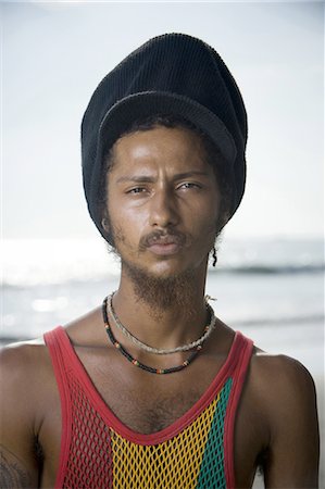 rastafari - Portrait d'un jeune homme souriant Photographie de stock - Premium Libres de Droits, Code: 640-03265749