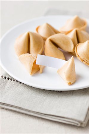 suerte - plate of fortune cookies Foto de stock - Sin royalties Premium, Código: 640-03260400