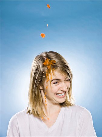 poured on her head - woman getting jello dumped on her head Stock Photo - Premium Royalty-Free, Code: 640-03260430