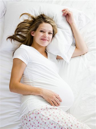 prenatale - pregnant woman lying down Fotografie stock - Premium Royalty-Free, Codice: 640-03260474