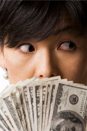 simsearch:640-03260699,k - Closeup of woman holding US banknotes Foto de stock - Sin royalties Premium, Código: 640-03260701