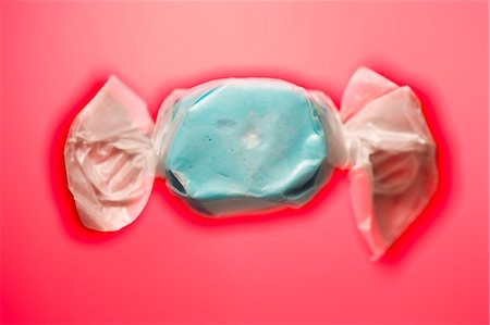simsearch:640-01362854,k - Close up of wrapped candy Stock Photo - Premium Royalty-Free, Code: 640-03260761