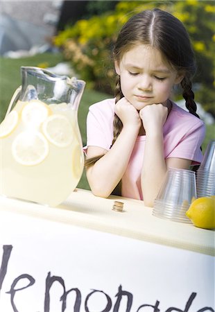 sell lemonade - Fille de vendre de la limonade Photographie de stock - Premium Libres de Droits, Code: 640-03260999