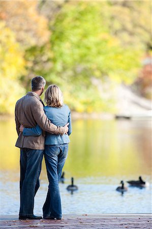 Man and woman embracing Foto de stock - Sin royalties Premium, Código: 640-03261220