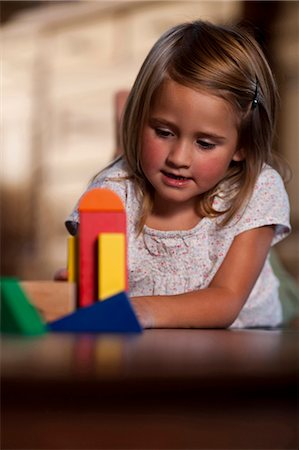 simsearch:640-03258967,k - Girl playing with blocks Foto de stock - Sin royalties Premium, Código: 640-03261269