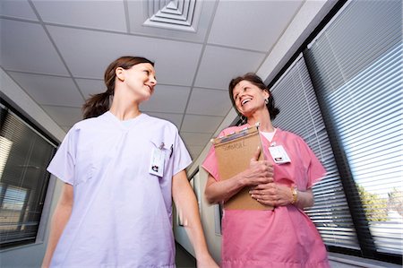 Nurses walking and talking Foto de stock - Sin royalties Premium, Código: 640-03261690