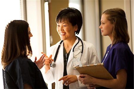 simsearch:640-03255814,k - Female doctor explaining patient records to nurse Stock Photo - Premium Royalty-Free, Code: 640-03261731