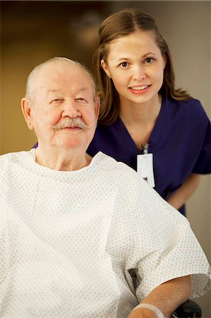 simsearch:640-03261677,k - Mature man in wheelchair with nurses smiling Foto de stock - Royalty Free Premium, Número: 640-03261743