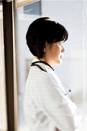 simsearch:640-03255827,k - Female doctor looking through window Stock Photo - Premium Royalty-Free, Code: 640-03261764