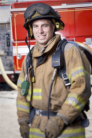 fire truck - Pompiers en uniforme avec bras croisés Photographie de stock - Premium Libres de Droits, Code: 640-03262134