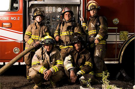 Group portrait of firefighters and fire engine Fotografie stock - Premium Royalty-Free, Codice: 640-03262178