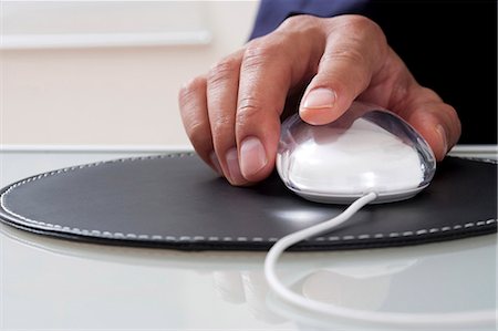 Male hand on mouse with keyboard Foto de stock - Sin royalties Premium, Código: 640-03262290