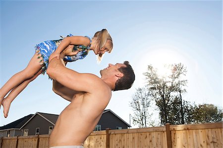 simsearch:640-02773934,k - Man lifting girl with pigtails Foto de stock - Royalty Free Premium, Número: 640-03262837