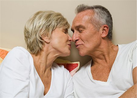 Mature couple in bed reading Stock Photo - Premium Royalty-Free, Code: 640-03262881