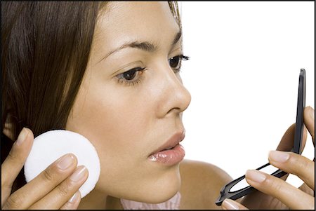 face powder - Closeup of woman with powder puff Foto de stock - Sin royalties Premium, Código: 640-03263004