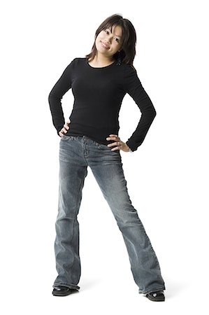 Femme pleine longueur qui pose en bleu jeans avec les mains sur les hanches Photographie de stock - Premium Libres de Droits, Code: 640-03263110