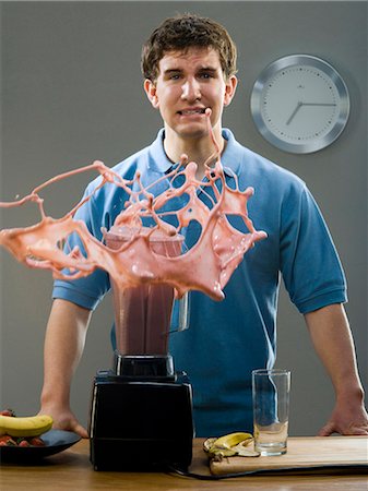 fruits mixing - Man with a blender explosion Foto de stock - Sin royalties Premium, Código: 640-03263346