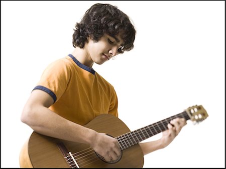 Boy playing the guitar Foto de stock - Sin royalties Premium, Código: 640-03263391